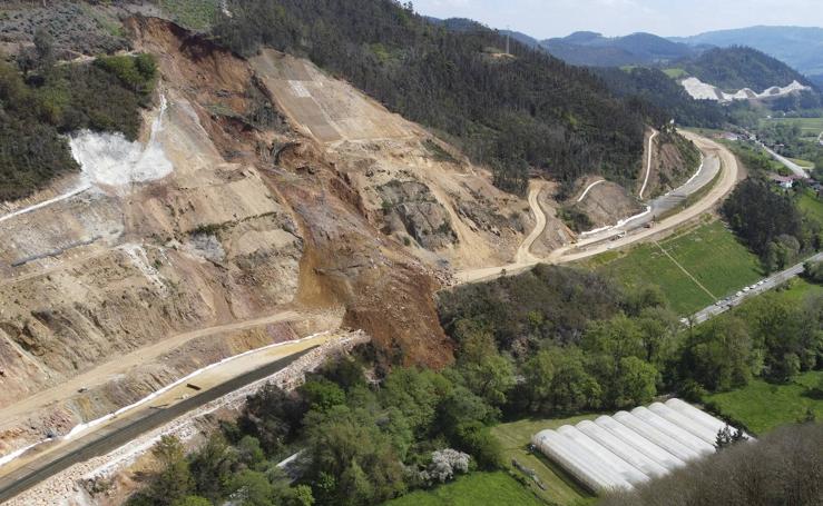 Enorme argayo en las obras de la autovía a La Espina