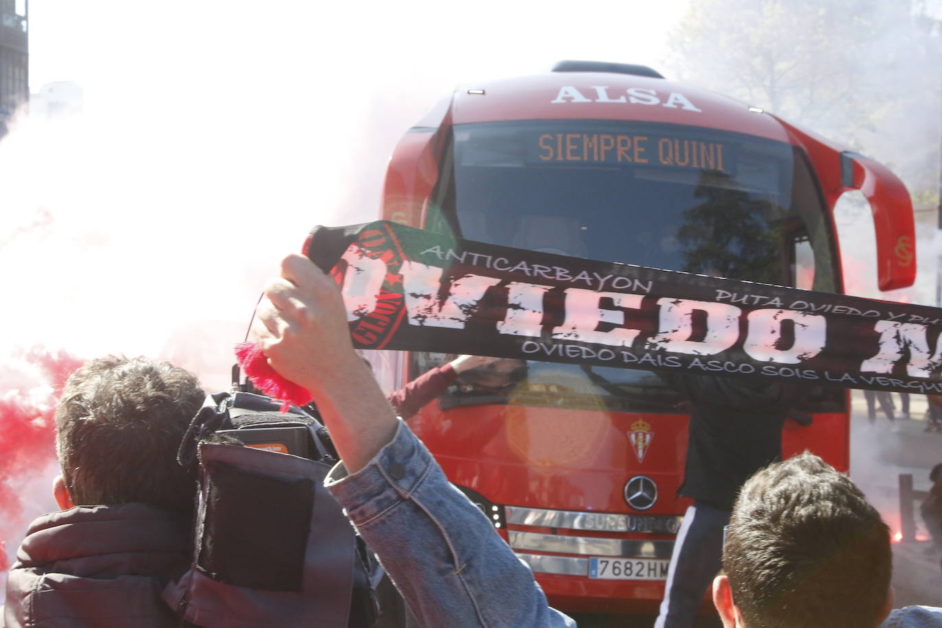 Fotos: El ambiente vivido en el entorno de El Molinón