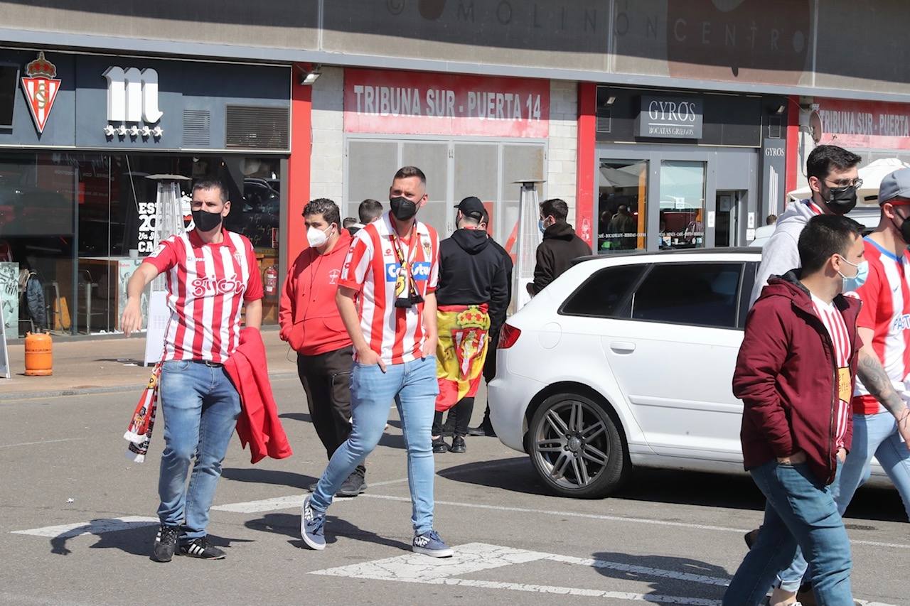 Fotos: El ambiente vivido en el entorno de El Molinón