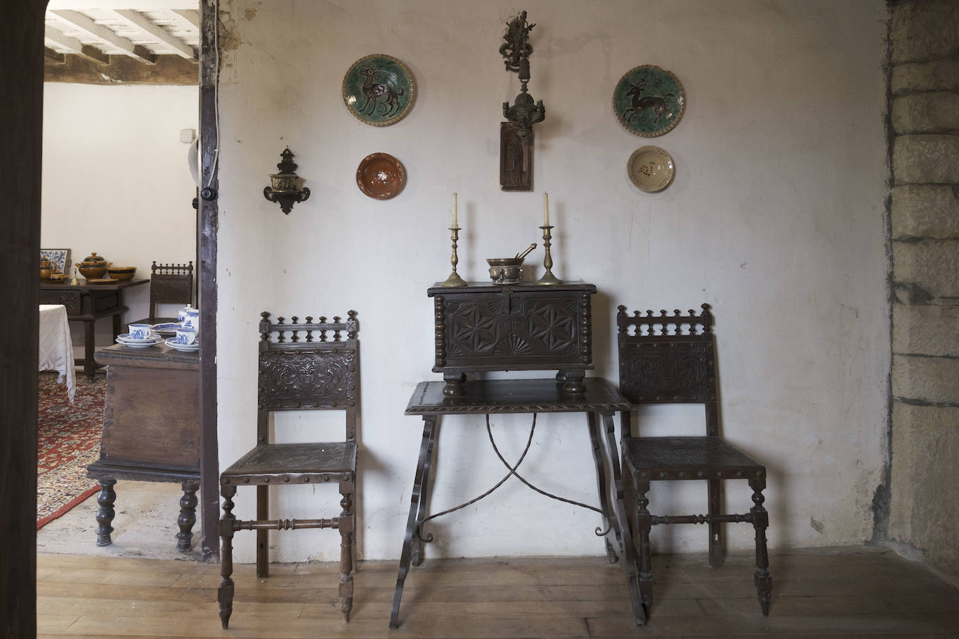 En el Valle Oscuru. Esta casona de indianos, de estilo tradicional asturiano, se encuentra enclavada en el concejo de Llanes y es desde hace un siglo residencia de la familia política de Violeta. 