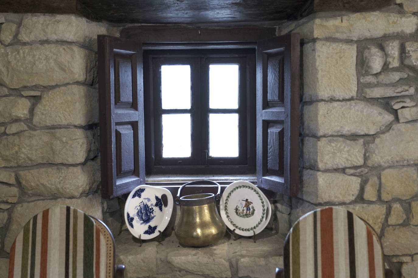 En el Valle Oscuru. Esta casona de indianos, de estilo tradicional asturiano, se encuentra enclavada en el concejo de Llanes y es desde hace un siglo residencia de la familia política de Violeta. 