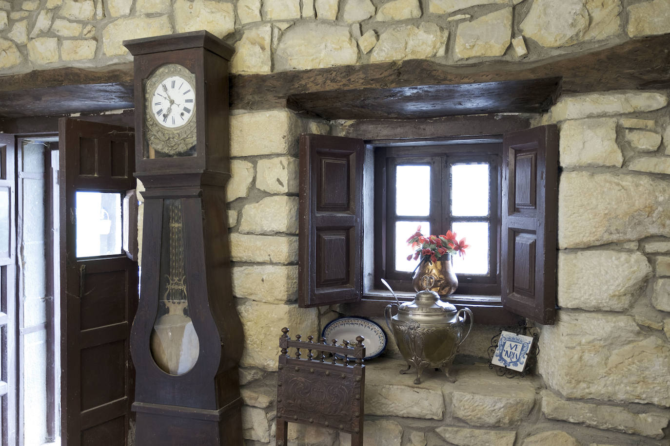 En el Valle Oscuru. Esta casona de indianos, de estilo tradicional asturiano, se encuentra enclavada en el concejo de Llanes y es desde hace un siglo residencia de la familia política de Violeta. 