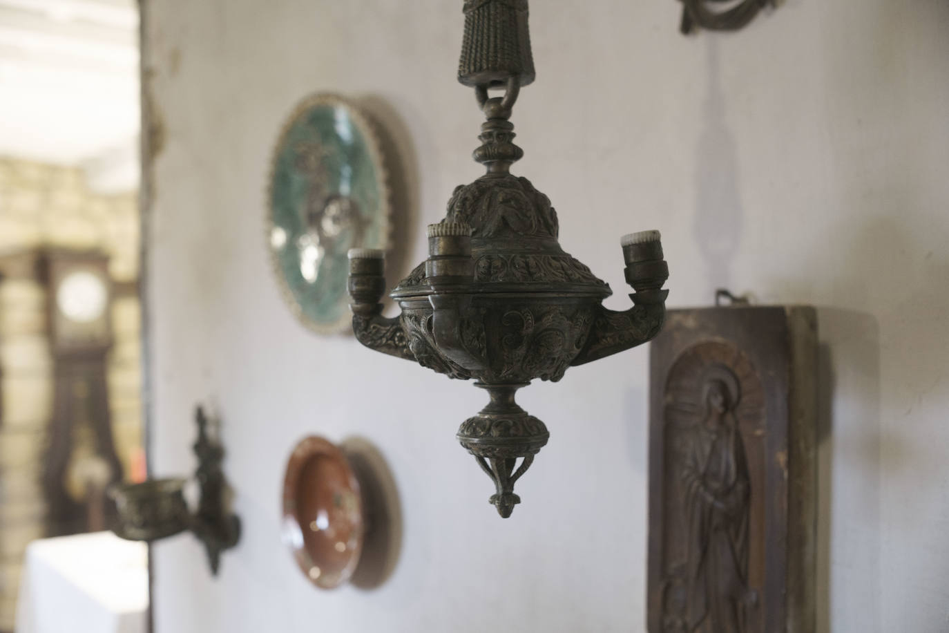 En el Valle Oscuru. Esta casona de indianos, de estilo tradicional asturiano, se encuentra enclavada en el concejo de Llanes y es desde hace un siglo residencia de la familia política de Violeta. 