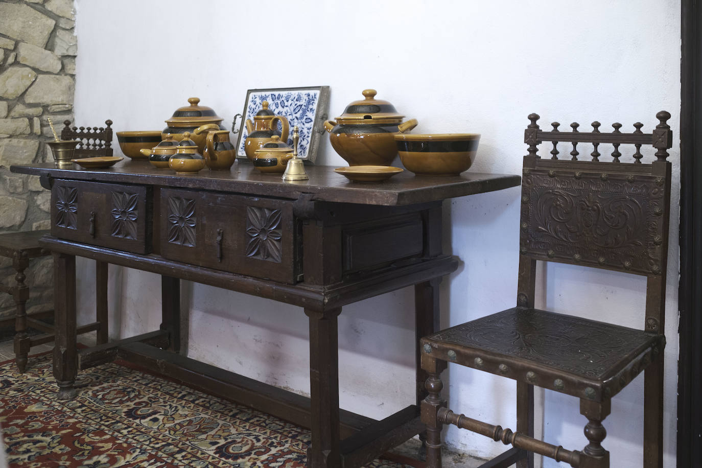 En el Valle Oscuru. Esta casona de indianos, de estilo tradicional asturiano, se encuentra enclavada en el concejo de Llanes y es desde hace un siglo residencia de la familia política de Violeta. 