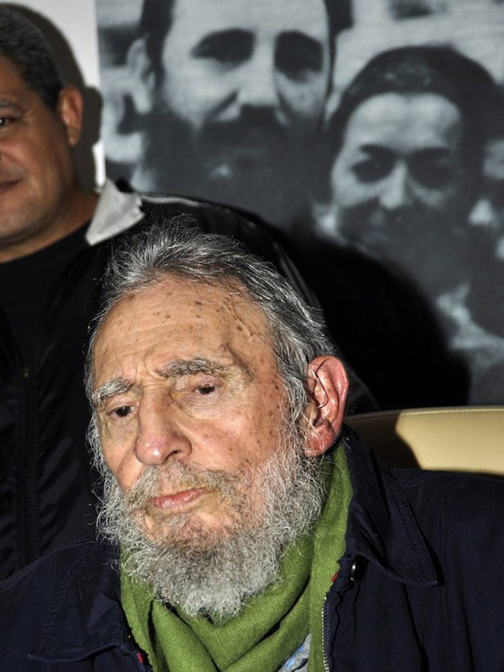 Días después de que Raul Castro anunciara que abandona la dirección de Cuba se cumple una década de la renuncia de Fidel Castro a la dirección del Partido Comunista Cubano, cargo en el que le sucedió su hermano. Un breve recorrido gráfico por los años de gobierno de El Comandante que dirigió durante cinco décadas un país convertido en símbolo con tantos detractores como defensores.