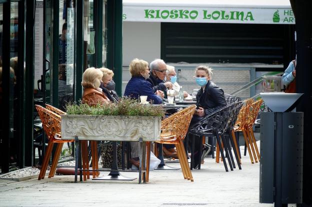 Llanes, al borde del cierre por los contagios disparados entre los jóvenes 