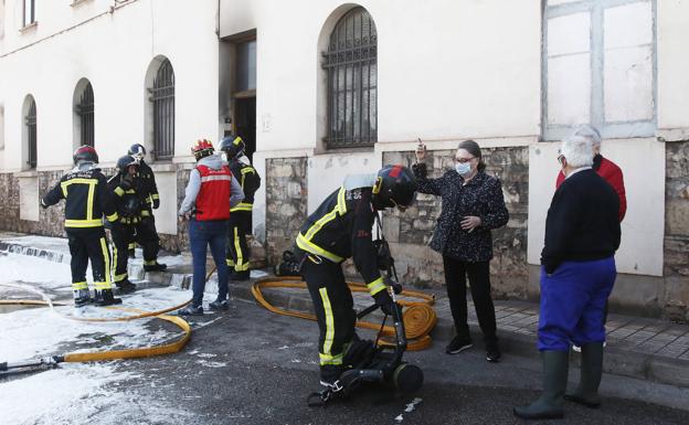 Imagen. Incendio y escape de gasóleo en la Iglesia de Jove