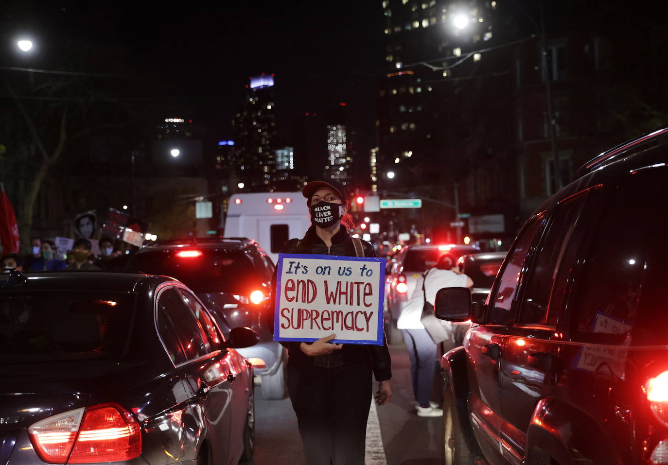 Derek Chauvin, el ex agente de policía acusado de matar al afroamericano George Floyd en mayo pasado en Mineápolis (Minesota, EE.UU.),ha sido declarado culpable de los tres cargos a los que se enfrentaba. El movimiento 'Black lives matter', respaldado con múltiples marchas en las calles de Minneapolis, Denver, Nueva York o Washington.