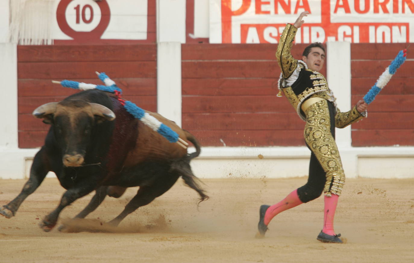 El Bibio se quedó en 2020 por primera vez sin festejos taurinos desde 1941. Fue la única falta en siete décadas. Inaugurada en 1888, la plaza de toros gijonesa ha vivido muy pocos años de sequía a lo largo de su historia. Por diferentes circunstancias, incluido el paréntesis de la Guerra Civil, no hubo corridas en 1915, 1936, 1937, 1938, 1939 y 1940. Para 2021, el Ayuntamiento ya ha mostrado su «total colaboración» para retomar la Feria de Nuestra Señora de Begoña, aunque sea en un formato más reducido. 2005.