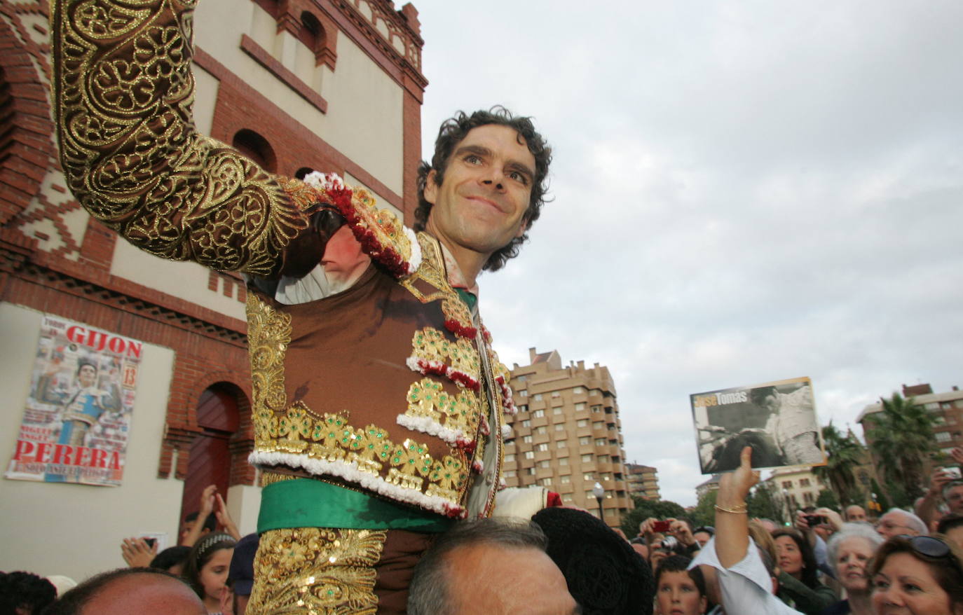 El Bibio se quedó en 2020 por primera vez sin festejos taurinos desde 1941. Fue la única falta en siete décadas. Inaugurada en 1888, la plaza de toros gijonesa ha vivido muy pocos años de sequía a lo largo de su historia. Por diferentes circunstancias, incluido el paréntesis de la Guerra Civil, no hubo corridas en 1915, 1936, 1937, 1938, 1939 y 1940. Para 2021, el Ayuntamiento ya ha mostrado su «total colaboración» para retomar la Feria de Nuestra Señora de Begoña, aunque sea en un formato más reducido. 2009.