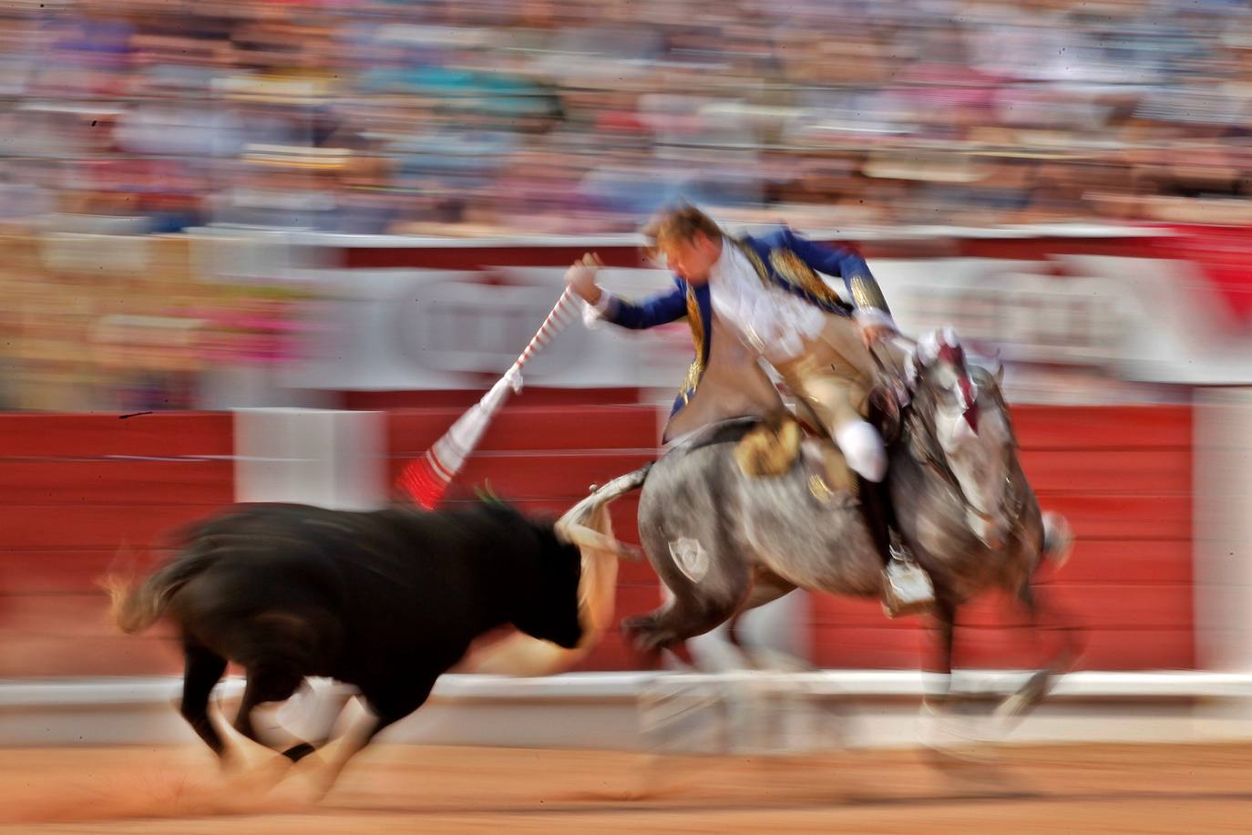 El Bibio se quedó en 2020 por primera vez sin festejos taurinos desde 1941. Fue la única falta en siete décadas. Inaugurada en 1888, la plaza de toros gijonesa ha vivido muy pocos años de sequía a lo largo de su historia. Por diferentes circunstancias, incluido el paréntesis de la Guerra Civil, no hubo corridas en 1915, 1936, 1937, 1938, 1939 y 1940. Para 2021, el Ayuntamiento ya ha mostrado su «total colaboración» para retomar la Feria de Nuestra Señora de Begoña, aunque sea en un formato más reducido. 2018. Imagen de 2019.
