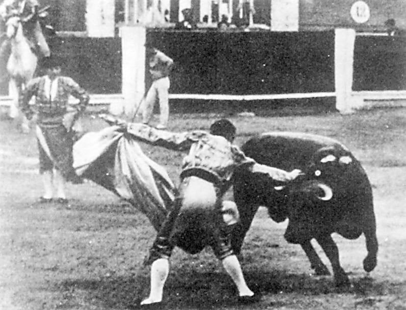 El Bibio se quedó en 2020 por primera vez sin festejos taurinos desde 1941. Fue la única falta en siete décadas. Inaugurada en 1888, la plaza de toros gijonesa ha vivido muy pocos años de sequía a lo largo de su historia. Por diferentes circunstancias, incluido el paréntesis de la Guerra Civil, no hubo corridas en 1915, 1936, 1937, 1938, 1939 y 1940. Para 2021, el Ayuntamiento ya ha mostrado su «total colaboración» para retomar la Feria de Nuestra Señora de Begoña, aunque sea en un formato más reducido.