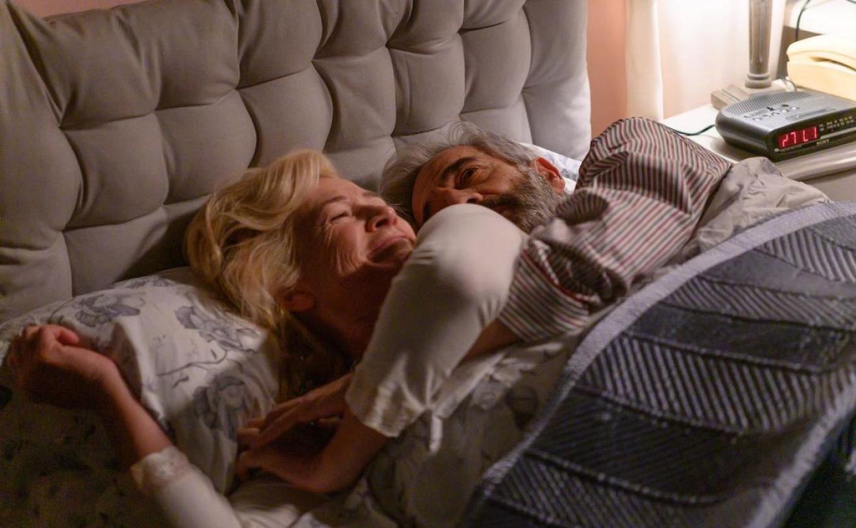 Ana Duato e Imanol Arias, como Mercedes y Antonio en 'Cuéntame cómo pasó'. 