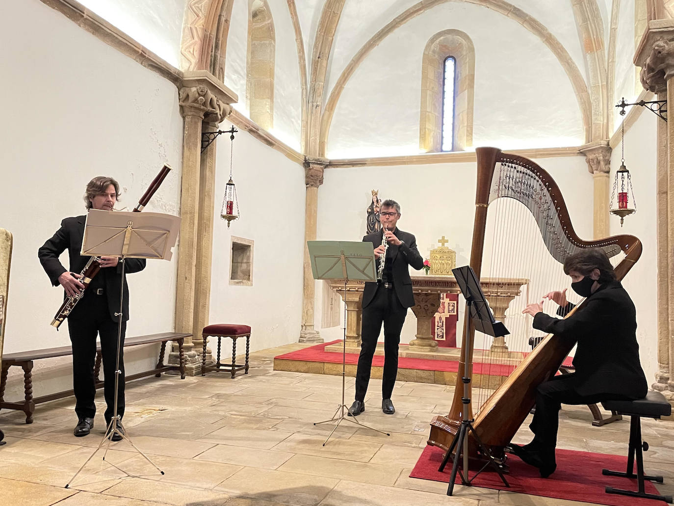 De izquierda a derecha, Vicent Mascarell (fagot), Juan Pedro Romero (oboe) y Mirian del Río (arpa).