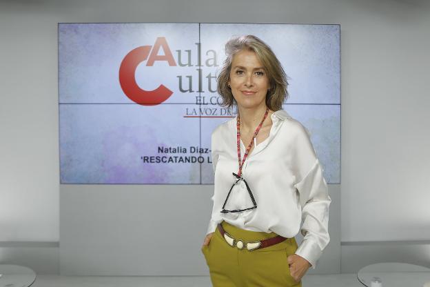 La restauradora de arte Natalia Díaz-Ordóñez, ayer en las instalaciones de Canal 10. 