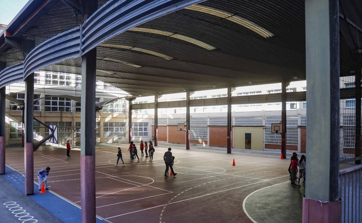 Pista polideportiva de un colegio de Asturias 