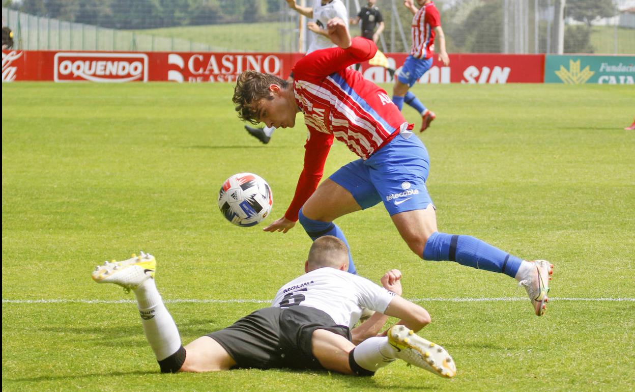 El Sporting B se queda corto