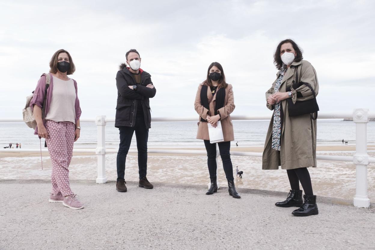 Por la izquierda, Elena García-Valcárcel, Aitor Larraceleta, Bárbara Fernández y Mariam Quirós. 