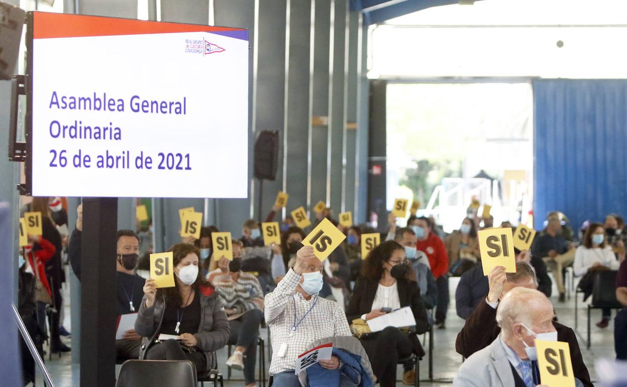 Votación en la asamblea del Grupo. 