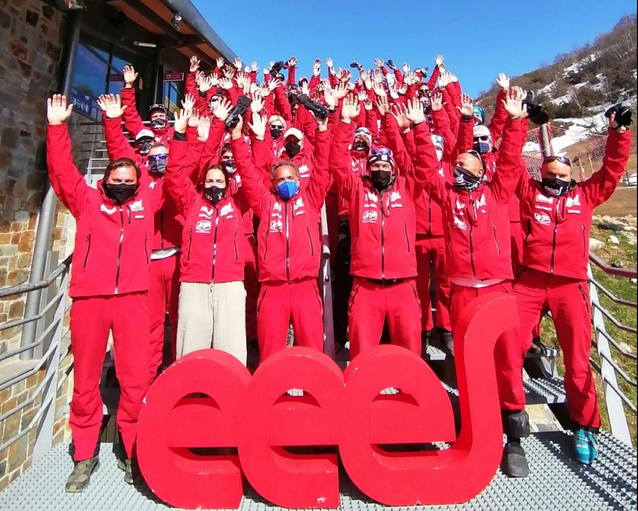 Equipo de la Escuela de Esquí de Fuentes de Invierno. 