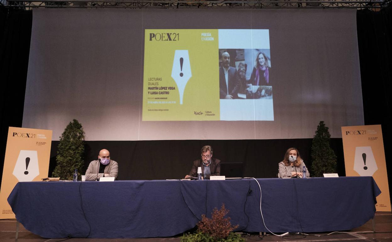 Nacho González, Martín López-Vega y Luisa Castro en los encuentros POEX21