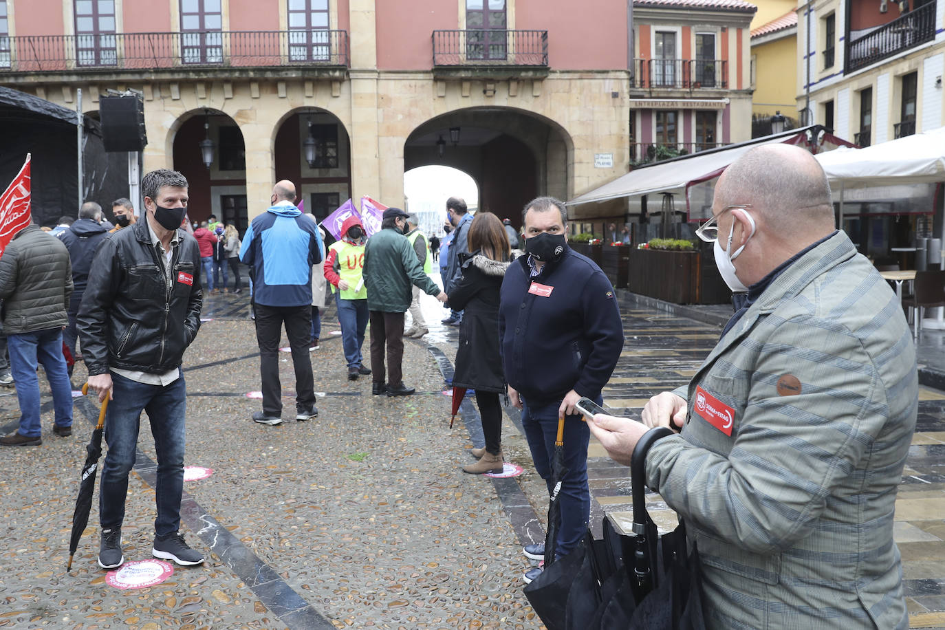 Los sindicatos mayoritarios llevan meses alertando de la emergencia industrial en la que se encuentra la comunidad, por lo que la defensa de este sector ha centrado buena parte de las reivindicaciones de CC OO y UGT en la concentración celebrada en la plaza Mayor de Gijón con motivo del Primero de Mayo.