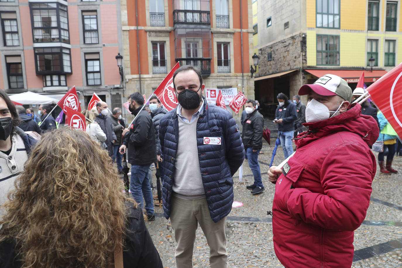 Los sindicatos mayoritarios llevan meses alertando de la emergencia industrial en la que se encuentra la comunidad, por lo que la defensa de este sector ha centrado buena parte de las reivindicaciones de CC OO y UGT en la concentración celebrada en la plaza Mayor de Gijón con motivo del Primero de Mayo.