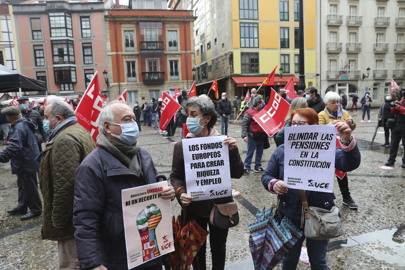 Los sindicatos mayoritarios llevan meses alertando de la emergencia industrial en la que se encuentra la comunidad, por lo que la defensa de este sector ha centrado buena parte de las reivindicaciones de CC OO y UGT en la concentración celebrada en la plaza Mayor de Gijón con motivo del Primero de Mayo.