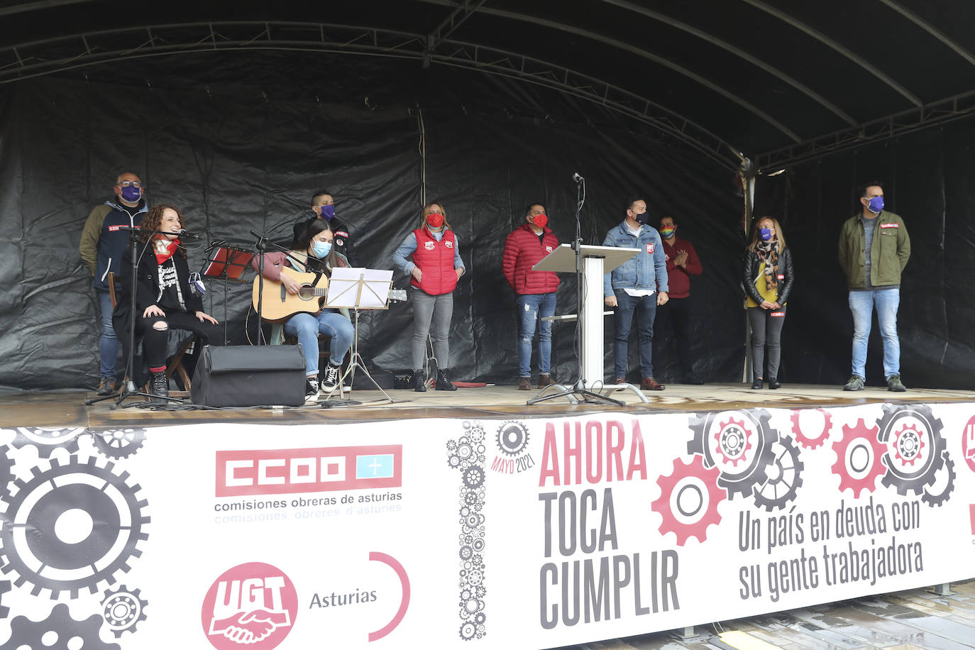 Los sindicatos mayoritarios llevan meses alertando de la emergencia industrial en la que se encuentra la comunidad, por lo que la defensa de este sector ha centrado buena parte de las reivindicaciones de CC OO y UGT en la concentración celebrada en la plaza Mayor de Gijón con motivo del Primero de Mayo.