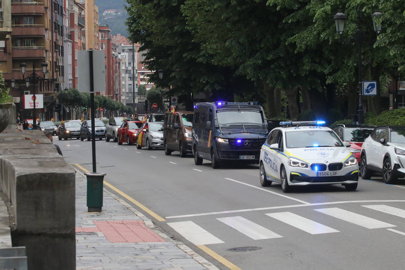 Vox y el Sindicato Solidaridad se manifiestan en la capital asturiana contra «la expropiación del derecho al trabajo». La Unión Sindical Obrera reclamó por su parte la lucha por los derechos laborales.