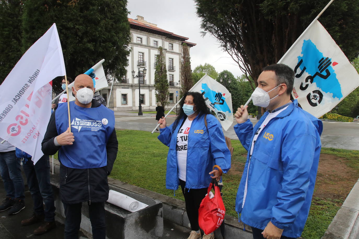 Vox y el Sindicato Solidaridad se manifiestan en la capital asturiana contra «la expropiación del derecho al trabajo». La Unión Sindical Obrera reclamó por su parte la lucha por los derechos laborales.