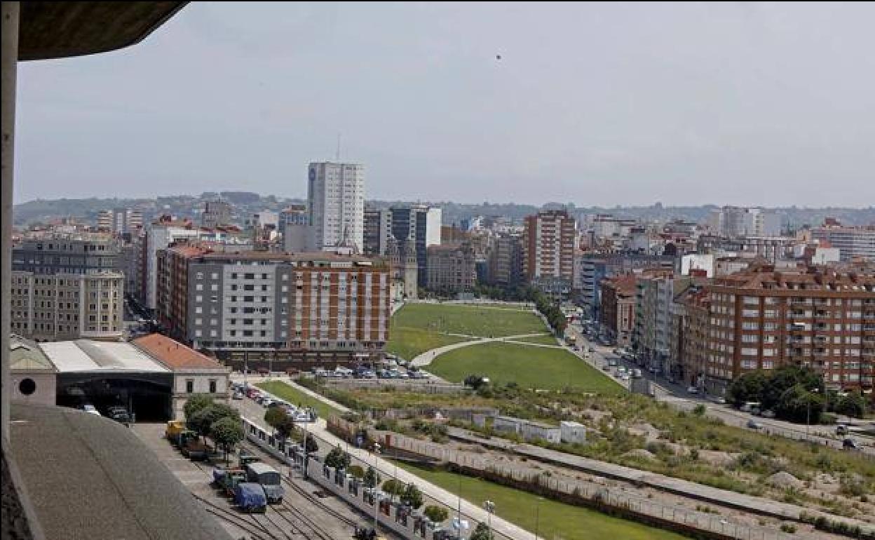 Solares de la barrera ferroviaria de Gijón.