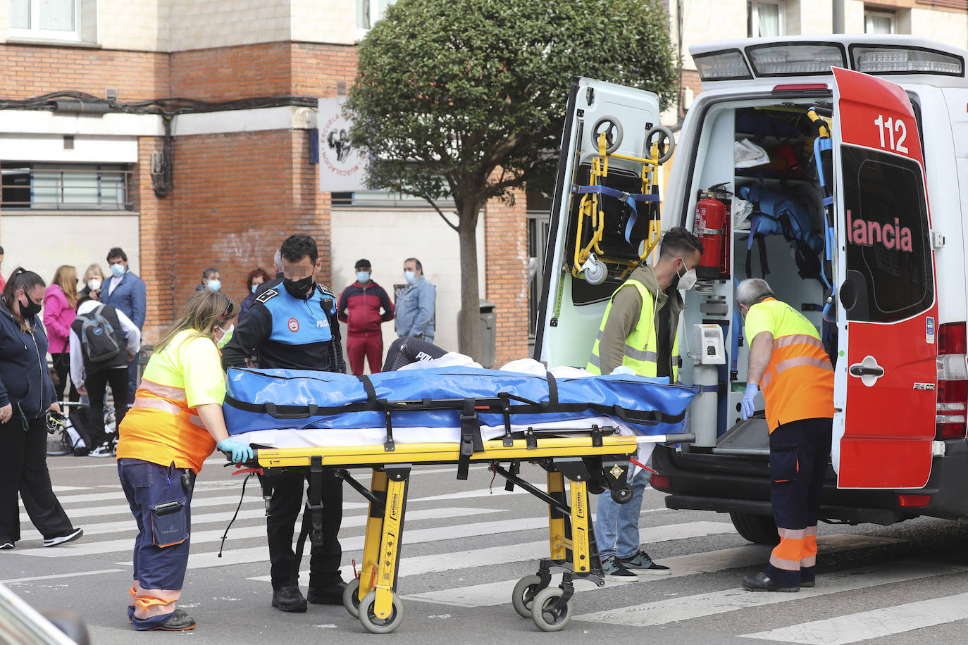 Una joven de 16 años resultó herida en la tarde de este martes tras ser atropellada por un vehículo cuando circulaba en bicicleta por La Calzada.