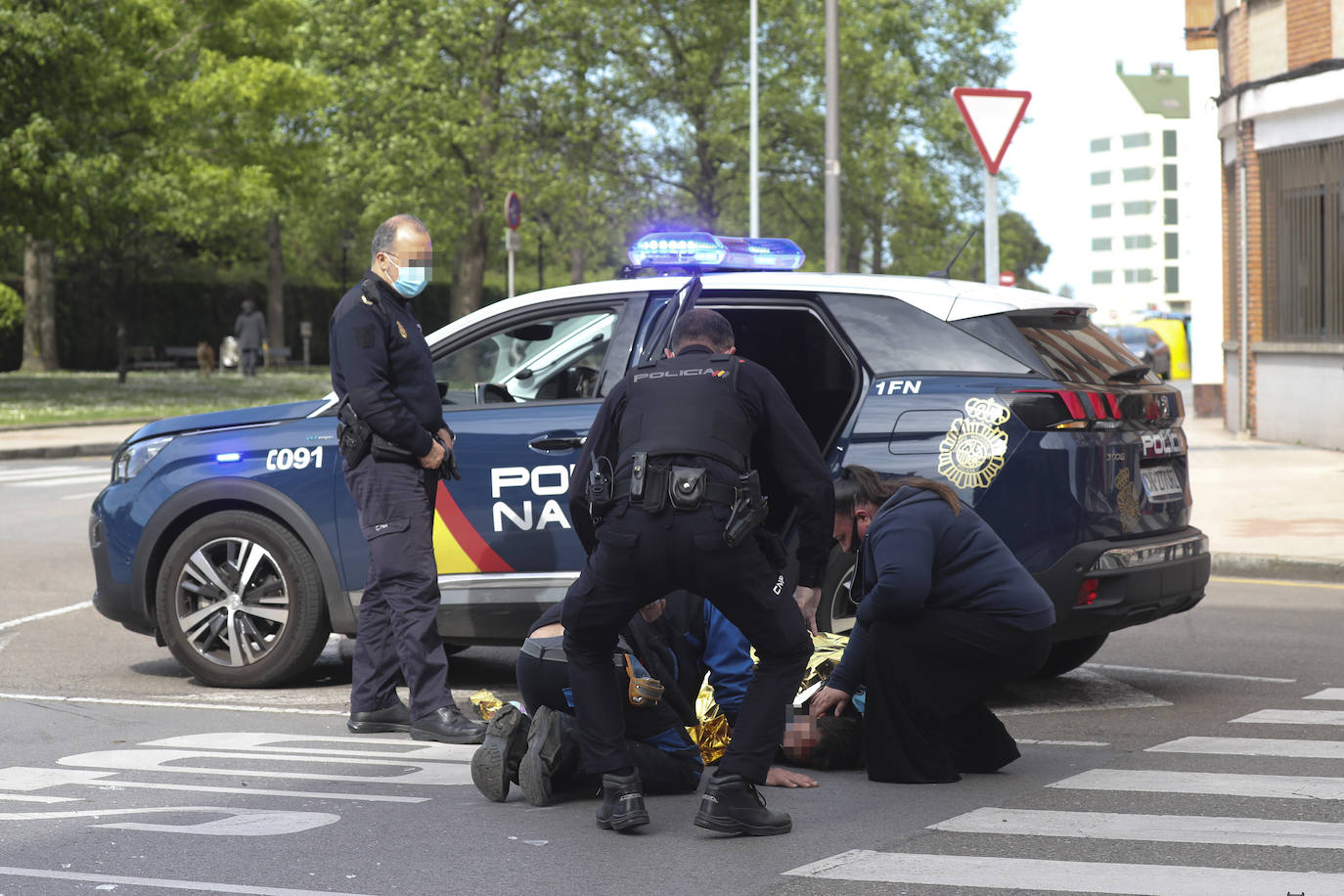 Una joven de 16 años resultó herida en la tarde de este martes tras ser atropellada por un vehículo cuando circulaba en bicicleta por La Calzada.