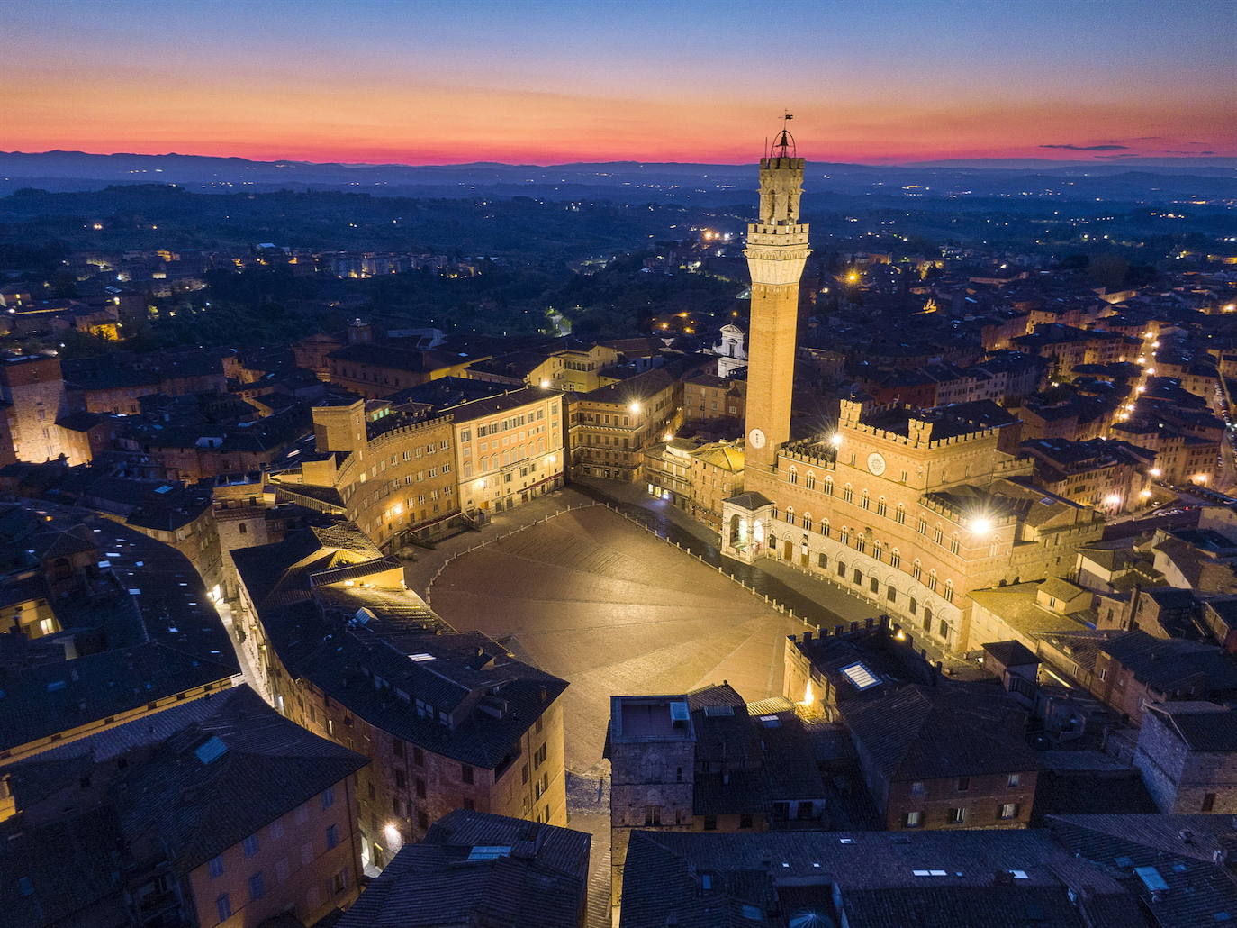 11. Torre Mangia de Siena (Italia)