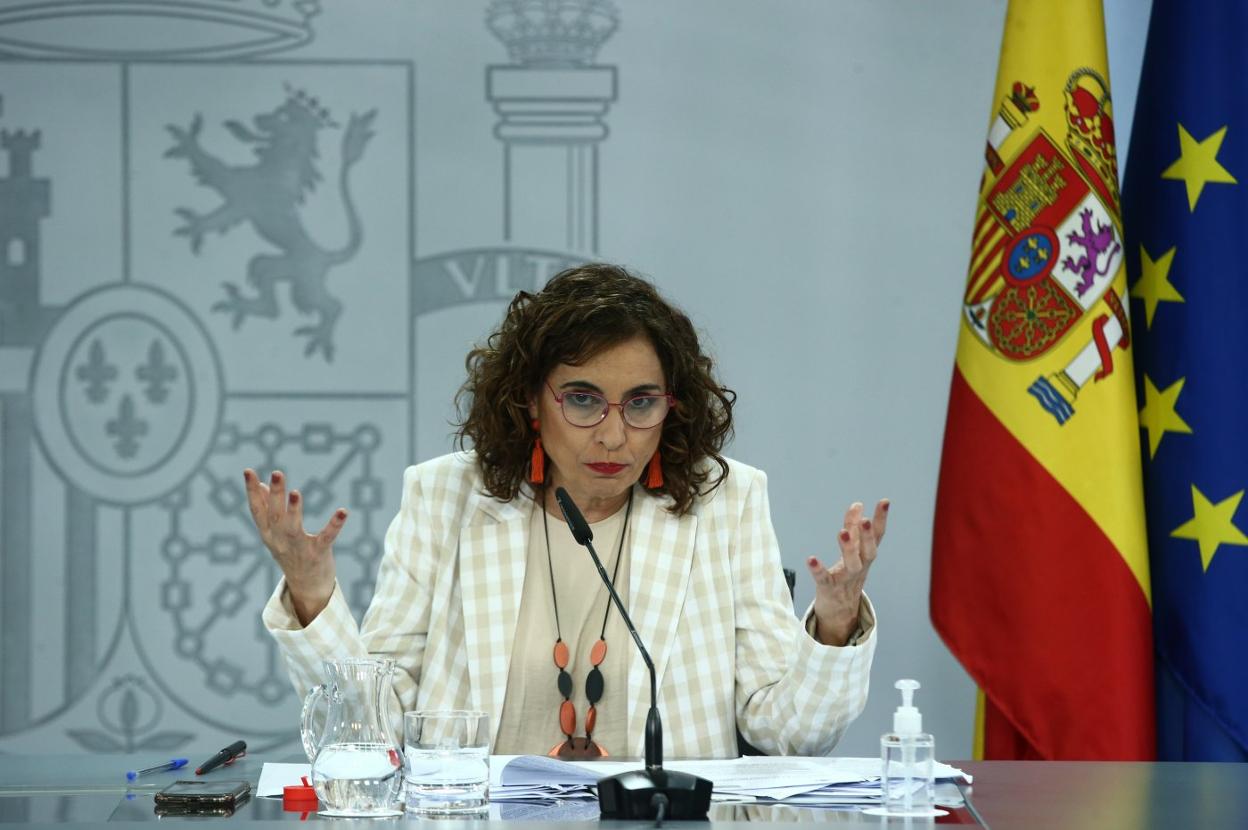 La ministra de Hacienda, María Jesús Montero, en su comparecencia de ayer en Moncloa. 