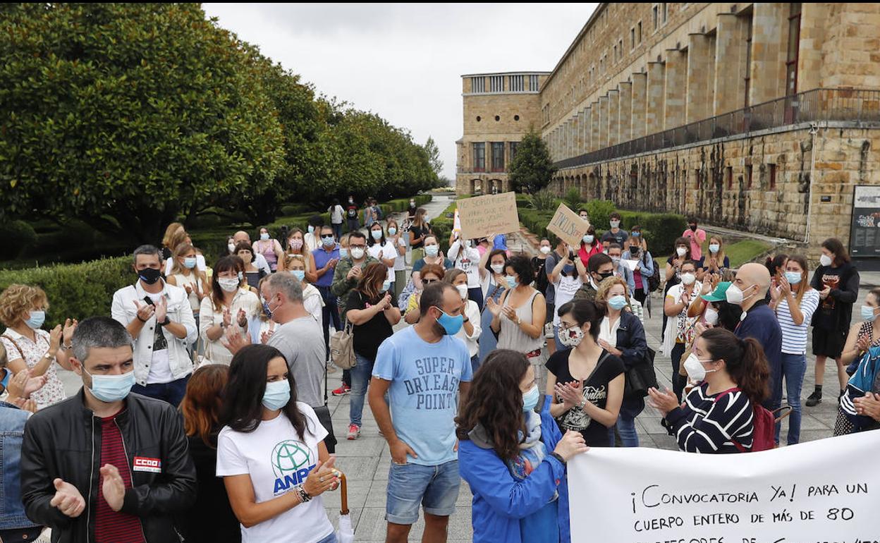 Protesta de profesores interinos en La Laboral