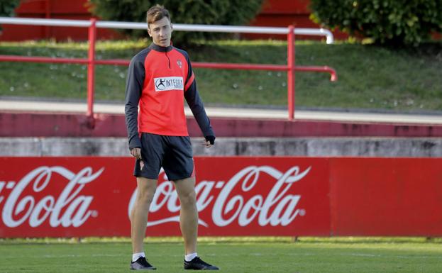 Saúl García, en un entrenamiento del Sporting.