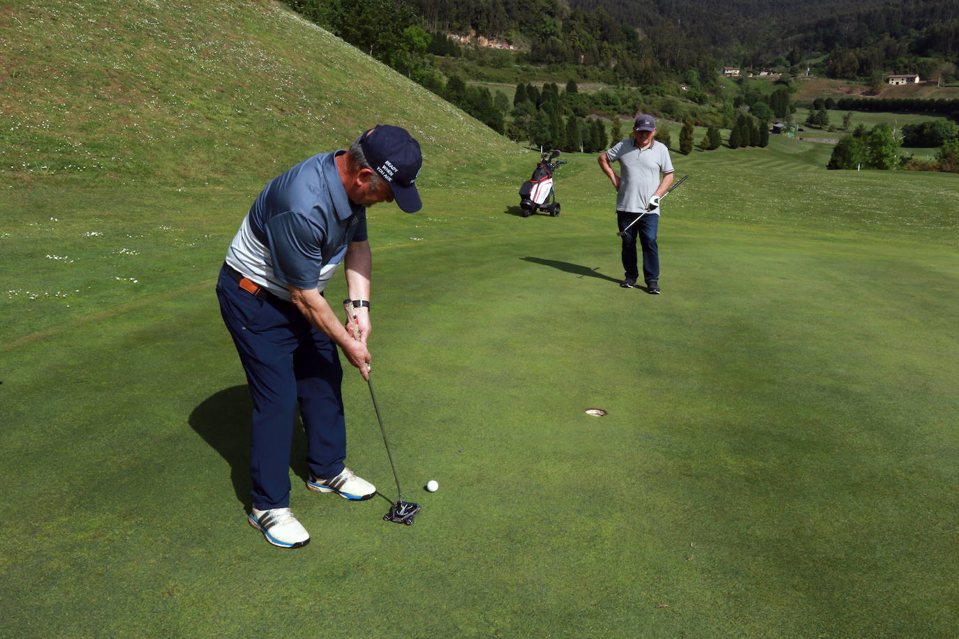 Este viernes dio comienzo la primera prueba del calendario del Trofeo EL COMERCIO-ABANCA en el Club de Golf de Villaviciosa. La competición se desarrollará hasta el domingo. 