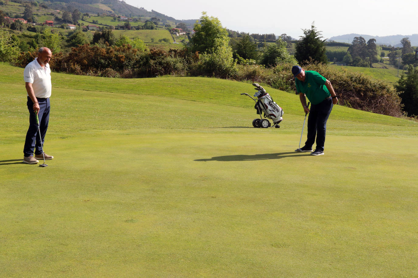 Este viernes dio comienzo la primera prueba del calendario del Trofeo EL COMERCIO-ABANCA en el Club de Golf de Villaviciosa. La competición se desarrollará hasta el domingo. 