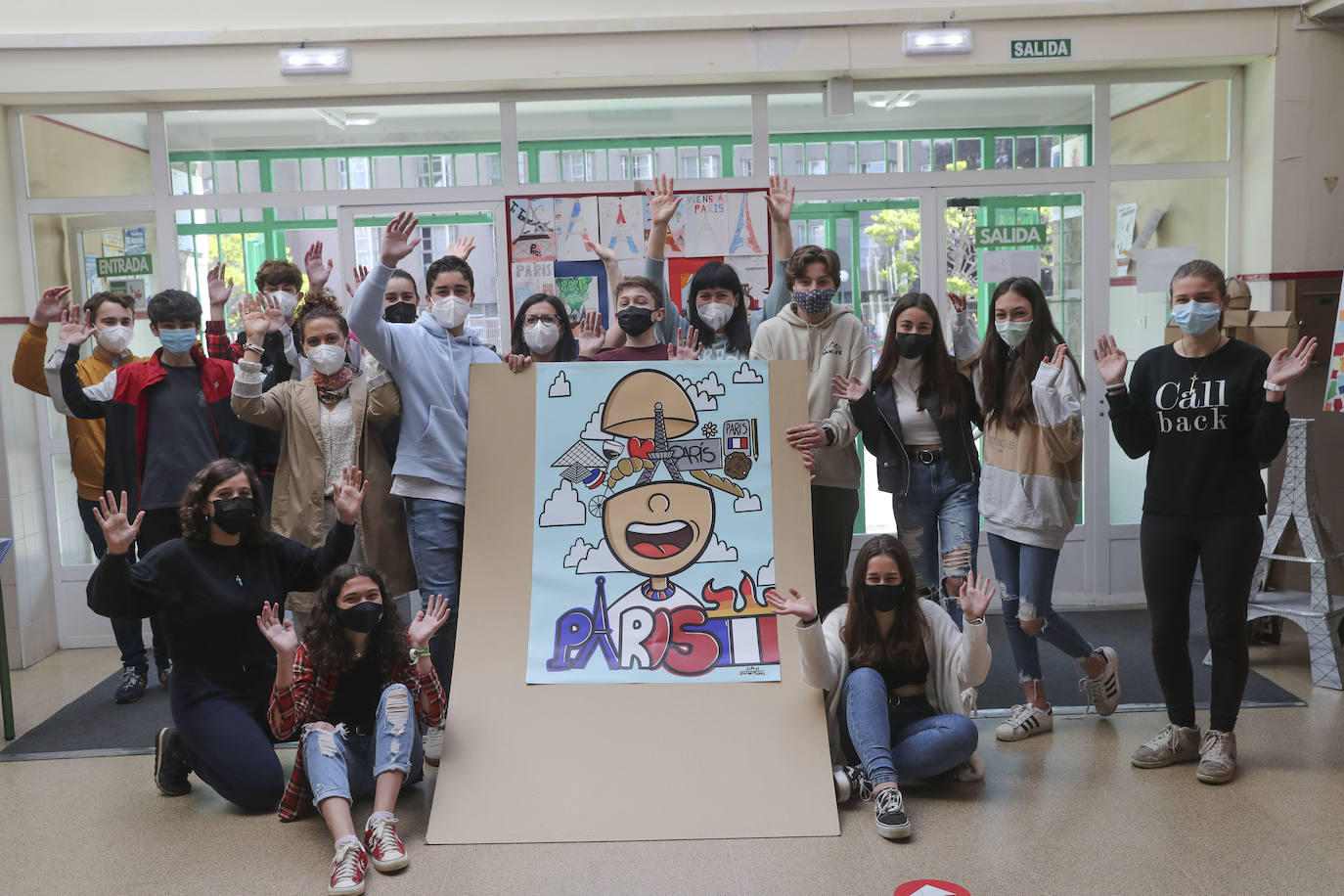 Podrán disfrutar de una inmersión lingüística al completo, pues el alumnado de francés hará visitas guiadas recorriendo París a lo largo del centro para los alumnos de primero y segundo de la ESO. 