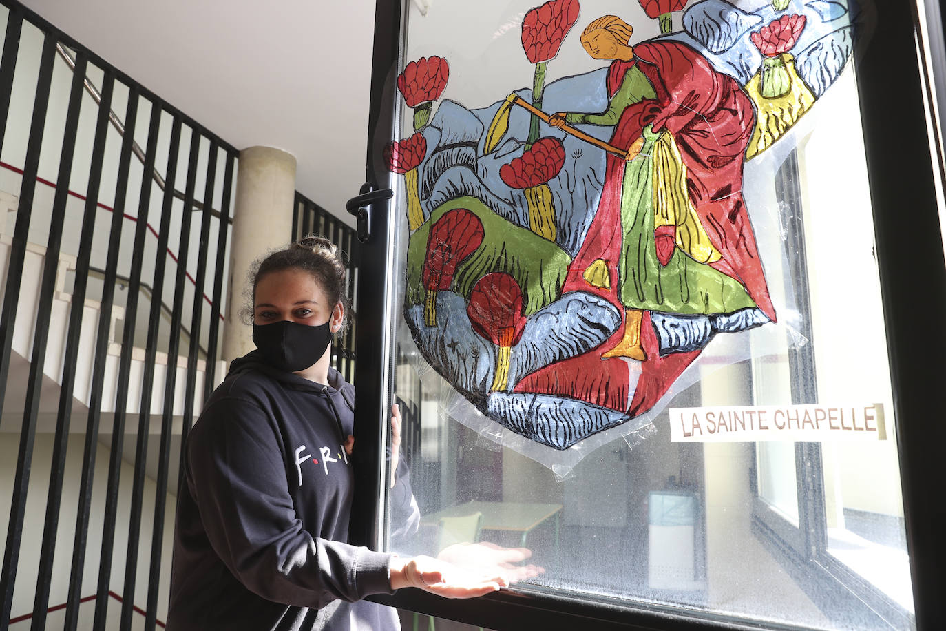 París se ha instalado en el colegio gracias a los alumnos, quienes han hecho una exposición por todo el centro escolar con maquetas construidas por ellos mismos de los monumentos, gastronomía, museos, edificios y comercios más emblemáticos de la ciudad.