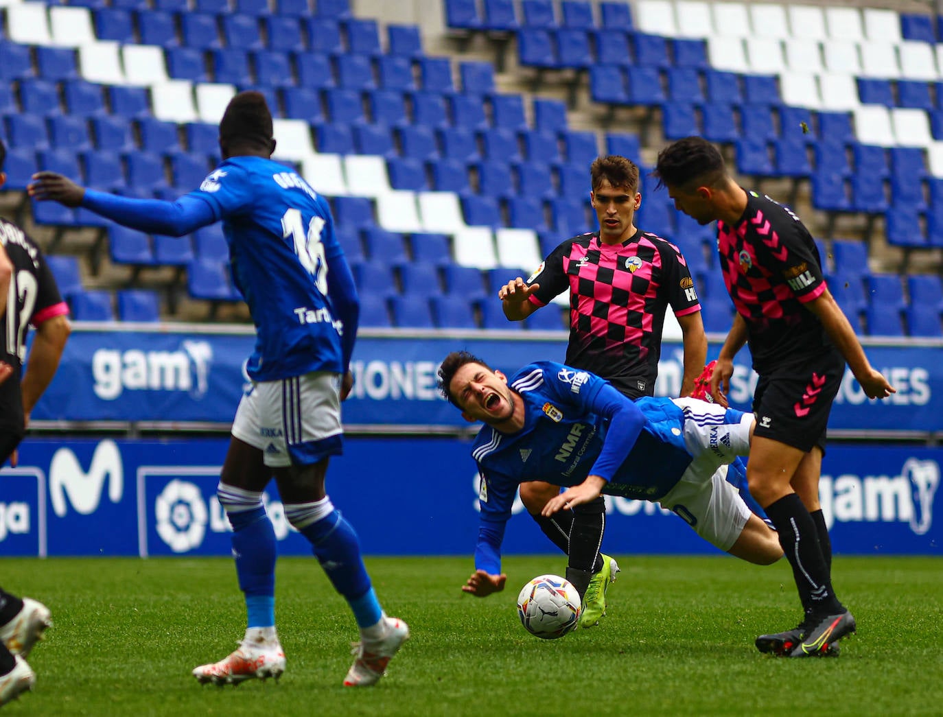 El Real Oviedo consiguió este domingo balsámica que le acerca un poco más a la permanencia. Los de Ziganda se impusieron 2-1 al Sabadell.
