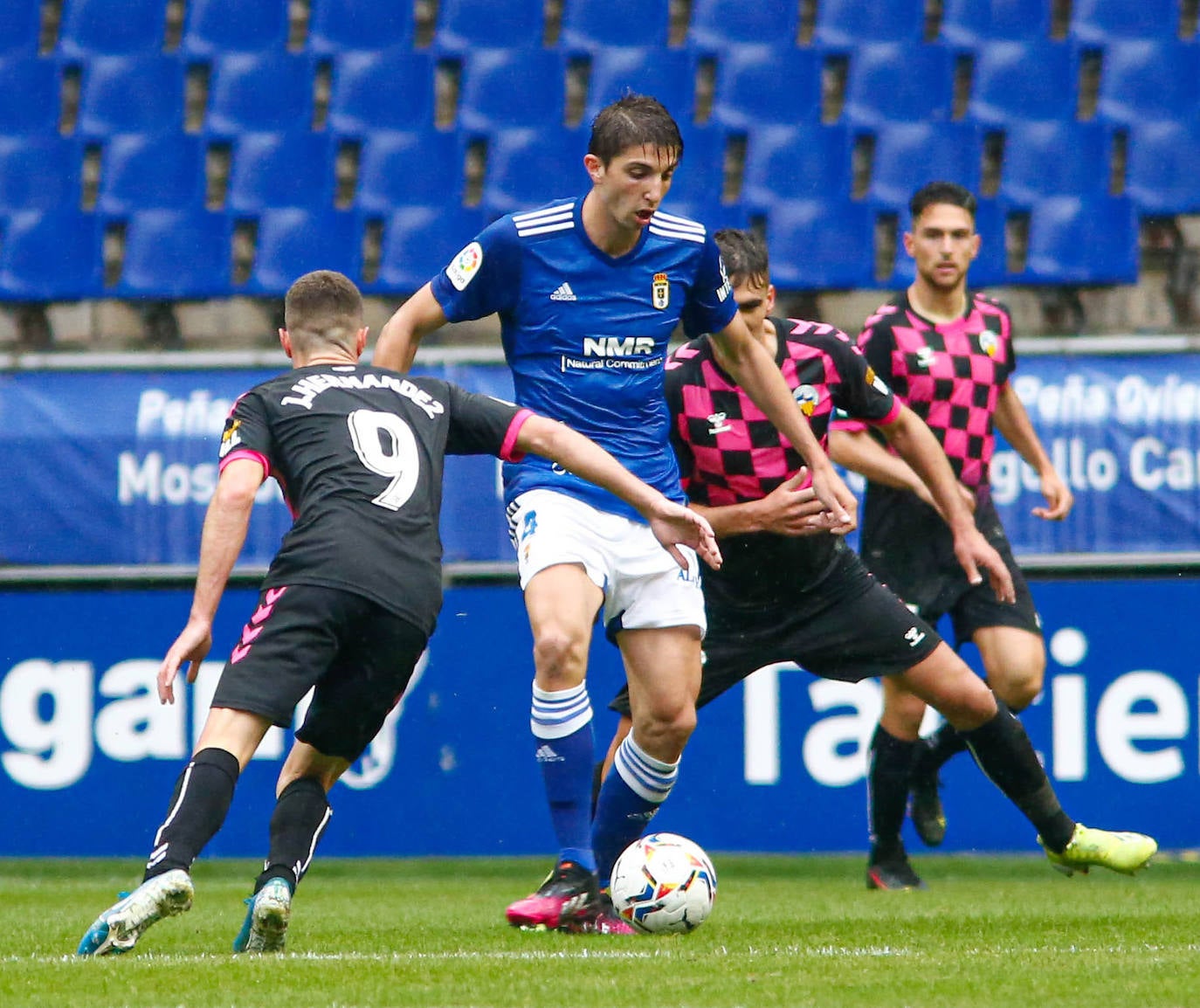 El Real Oviedo consiguió este domingo balsámica que le acerca un poco más a la permanencia. Los de Ziganda se impusieron 2-1 al Sabadell.