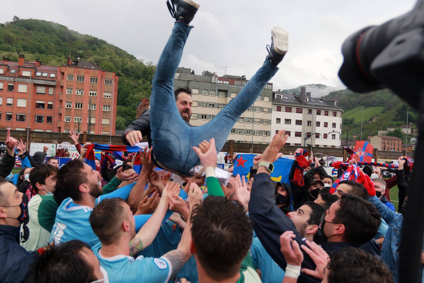 La victoria en El Entrego de este domingo permite al Ceares ascender de categoría después de una magnífica temporada. 