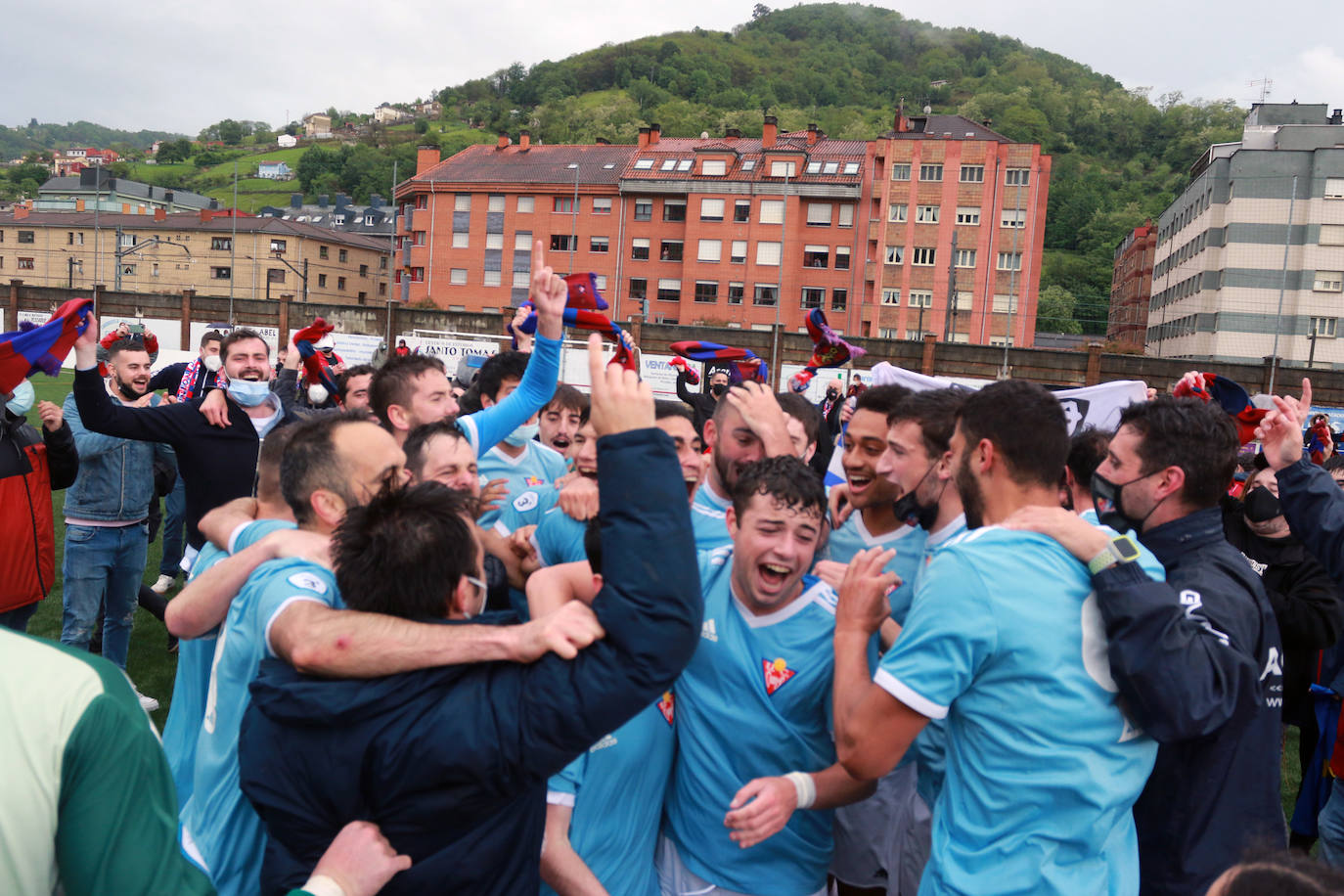 La victoria en El Entrego de este domingo permite al Ceares ascender de categoría después de una magnífica temporada. 