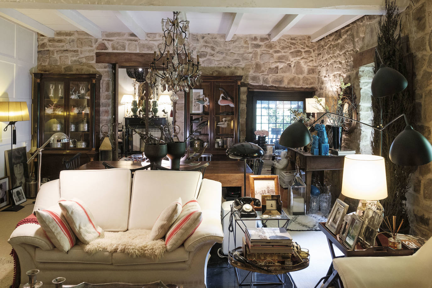 Simbiosis. La naturaleza asturiana en todo su esplendor y una cuidada decoración que combina varios estilos se fusionan en esta vivienda ubicada en un valle del concejo de Villaviciosa