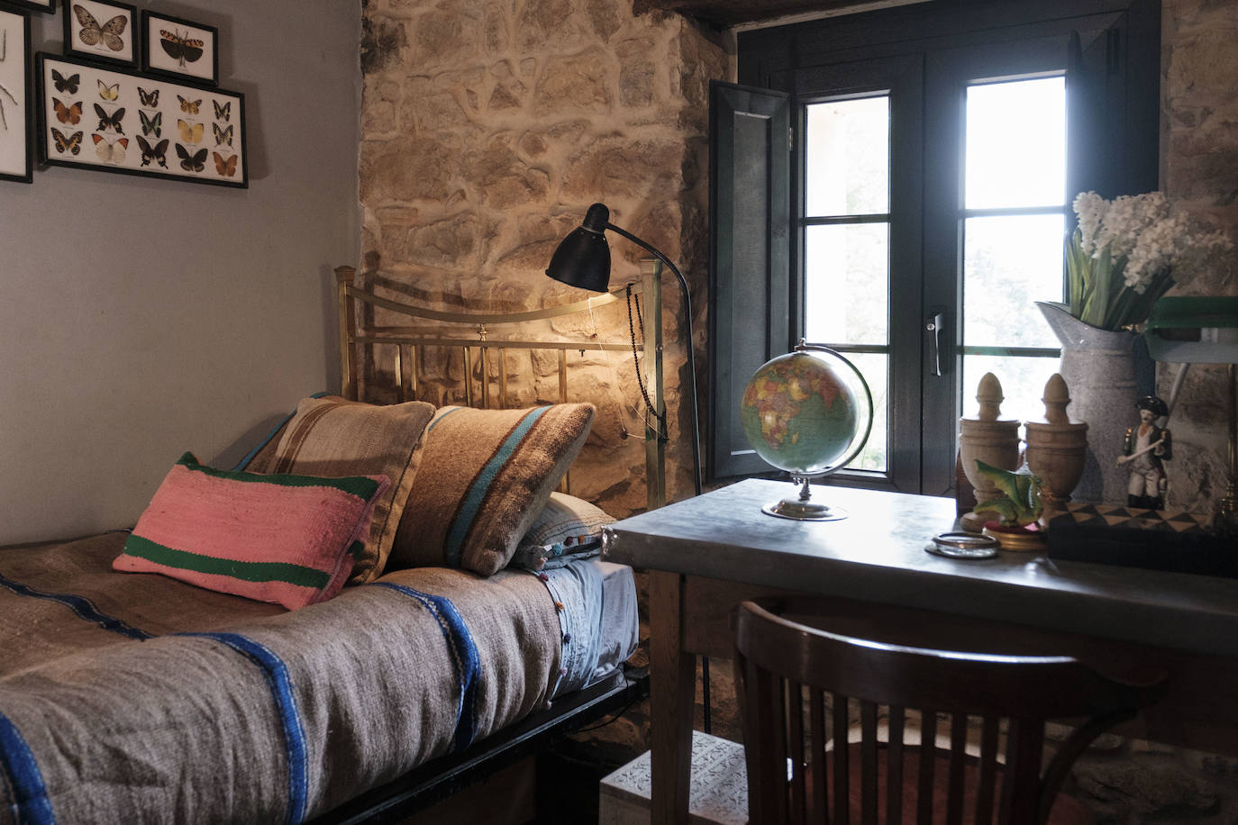 Simbiosis. La naturaleza asturiana en todo su esplendor y una cuidada decoración que combina varios estilos se fusionan en esta vivienda ubicada en un valle del concejo de Villaviciosa
