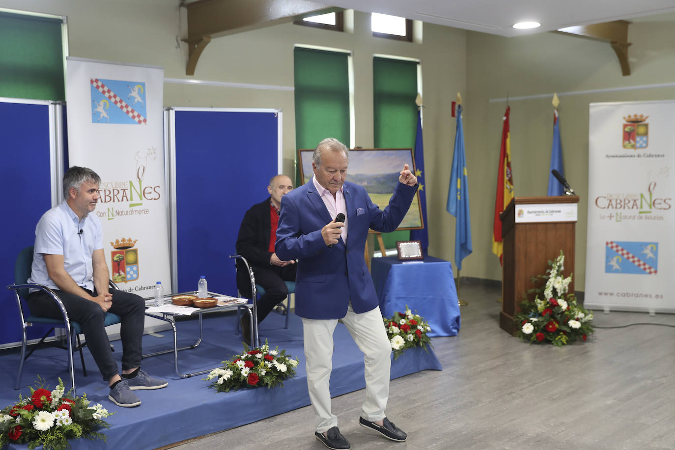 Las circunstancias obligaron un año más al Festival del Arroz con Leche de Cabranes a reiventarse. El pregón corrió a cargo del cantante Vicente Díaz y los actos se retrasmitieron por internet.
