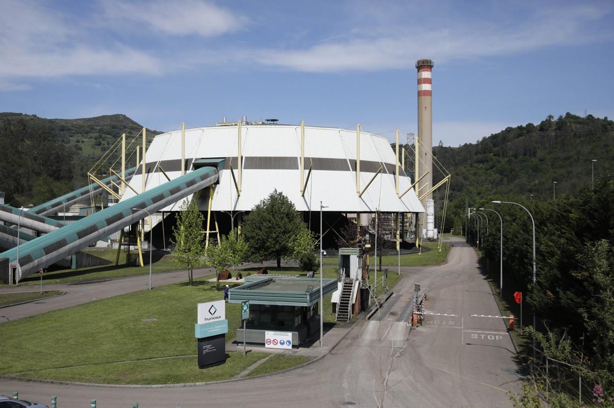 Instalaciones de la central térmica de La Pereda, en Mieres, propiedad de Hunosa. 